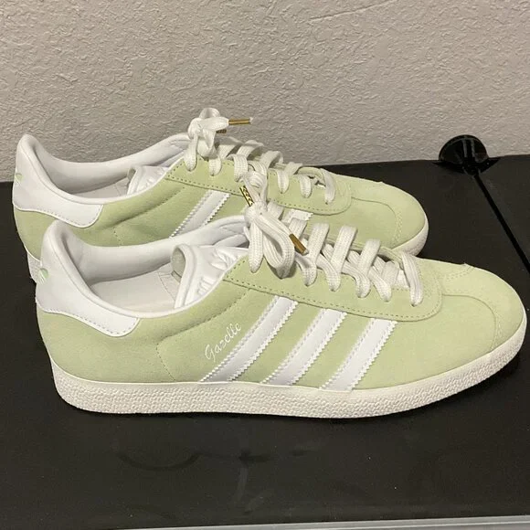 NWOB Adidas Gazelle sneakers 9.5 - Picture 2 of 6